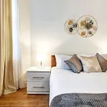 Spacious 3 Bedroom West Kensington Apartment Near Olympia & Westfield