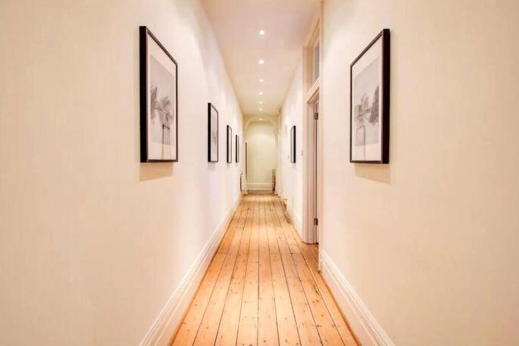 Spacious 3 Bedroom West Kensington Near Olympia & Westfield Apartament Londra